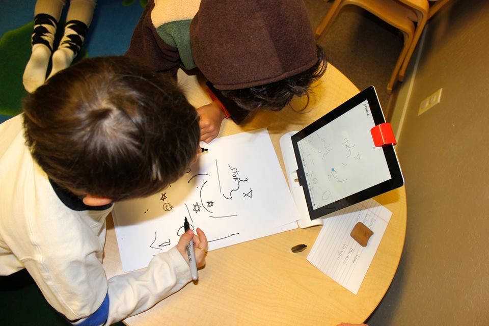 Придумали устройство для игры без прикосновений на iPad
- Изображение 1 Придумали устройство для игры без прикосновений на iPad
- Изображение 1