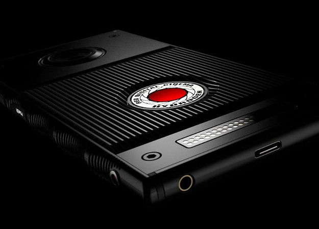 Смартфон RED Hydrogen One с «3D-экраном» поступит в продажу летом