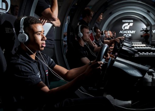 Автоспорт в играх и в жизни: играют ли пилоты болидов в гонки?