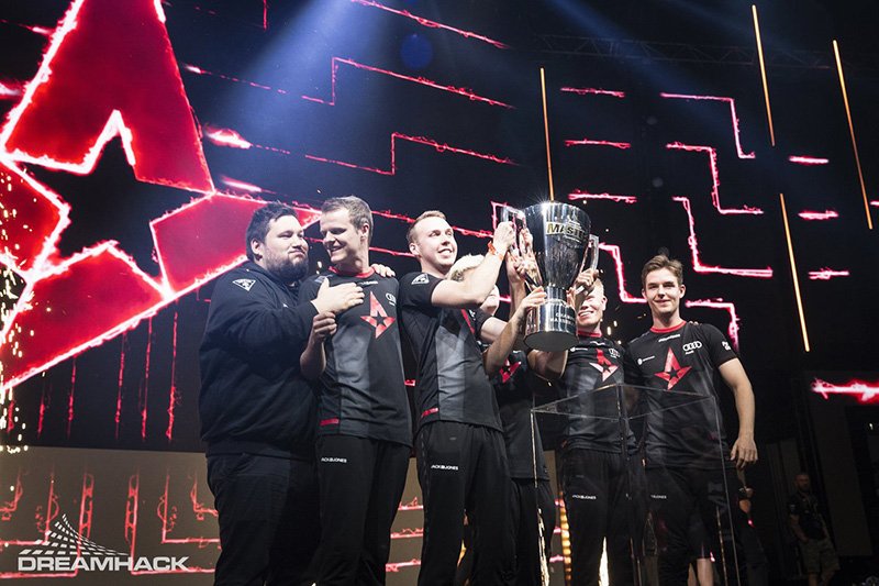 «Очередная клоунская церемония награждения». Как на TGA Cloud9 смогла обойти Astralis? | Канобу - Изображение 1 «Очередная клоунская церемония награждения». Как на TGA Cloud9 смогла обойти Astralis? | Канобу - Изображение 1